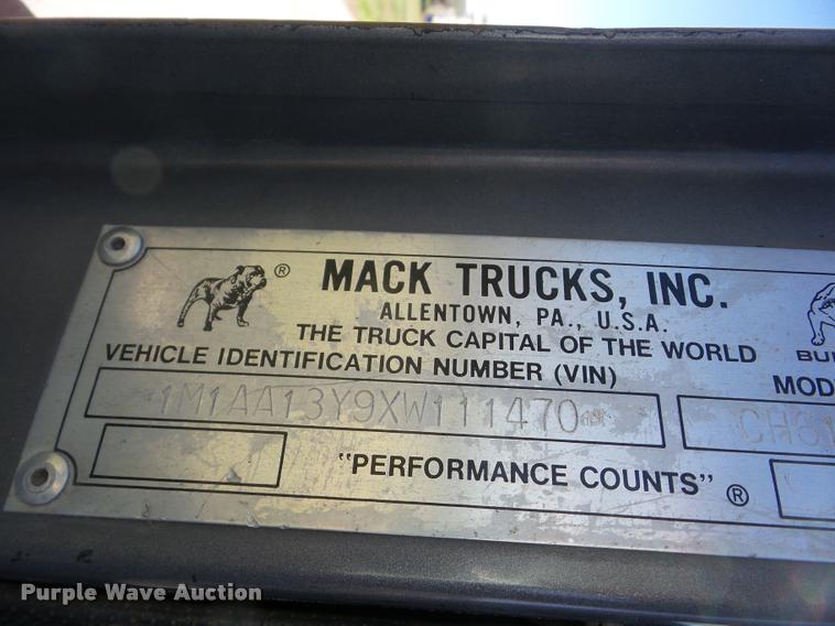 image for item AG9336 1999 Mack CH613 truck cab and chassis