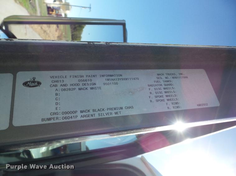 image for item AG9336 1999 Mack CH613 truck cab and chassis