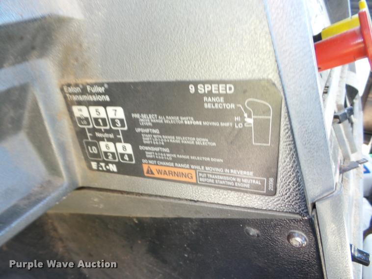 image for item AG9336 1999 Mack CH613 truck cab and chassis