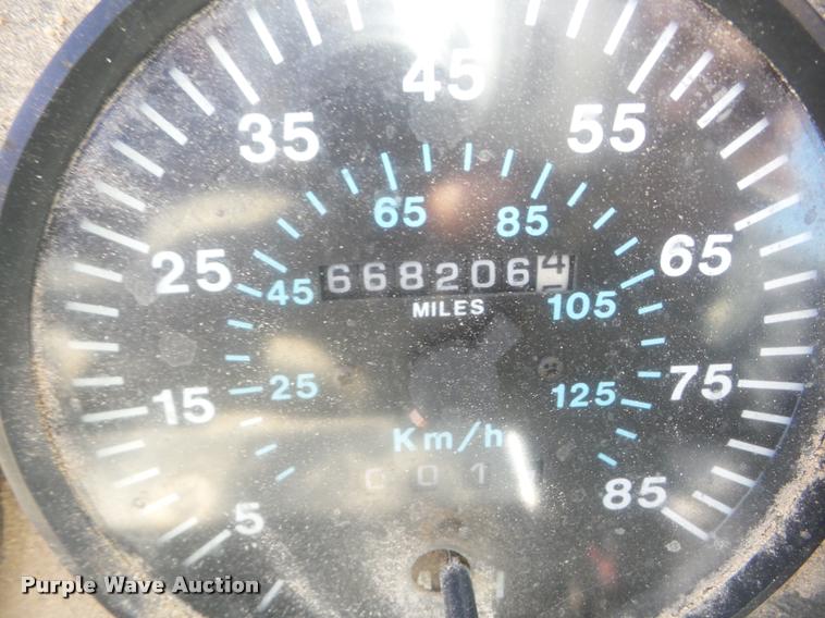 image for item AG9336 1999 Mack CH613 truck cab and chassis