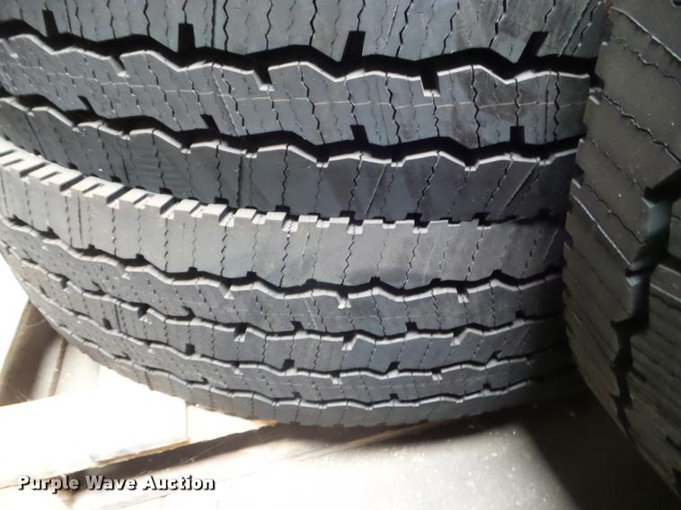 image for item AP9624 (8) Michelin X Multi Energy D 11R24.5 tires