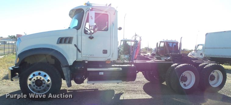 image for item BJ9312 2007 Mack CTP713 semi truck