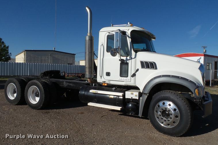 image for item BJ9312 2007 Mack CTP713 semi truck