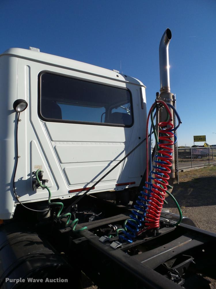 image for item BJ9312 2007 Mack CTP713 semi truck