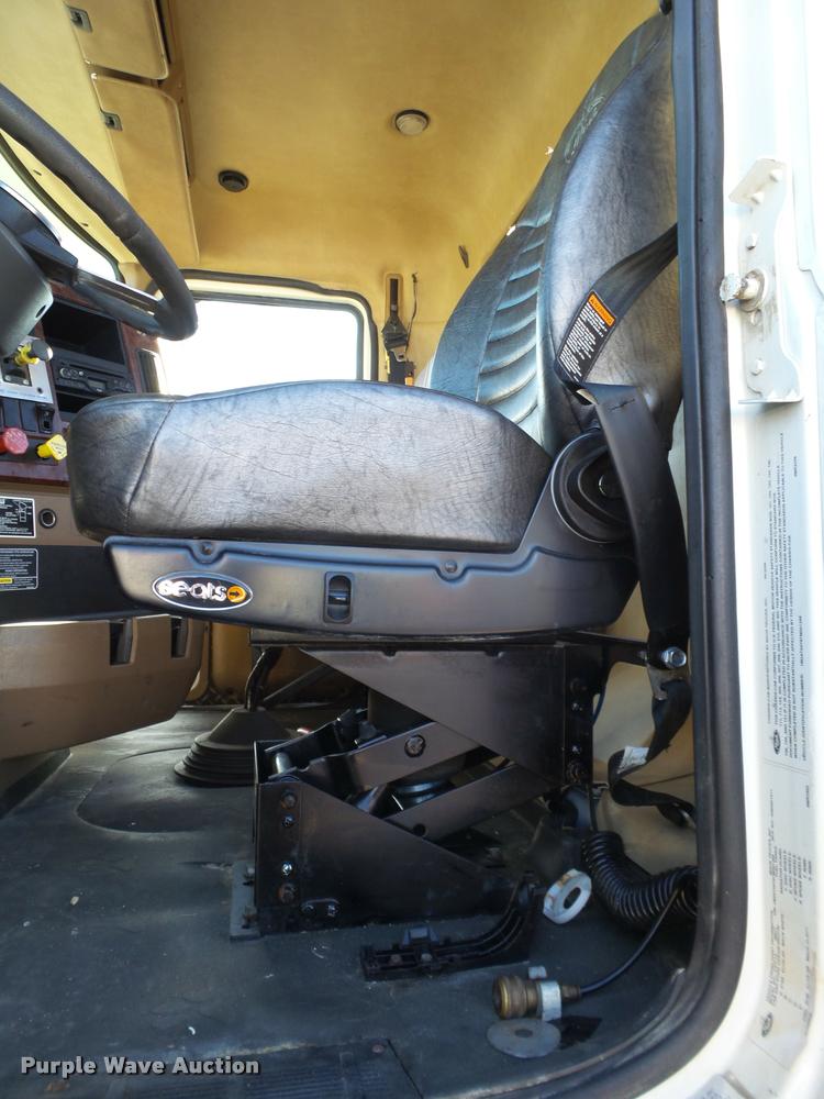 image for item BJ9312 2007 Mack CTP713 semi truck