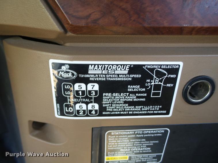 image for item BJ9312 2007 Mack CTP713 semi truck