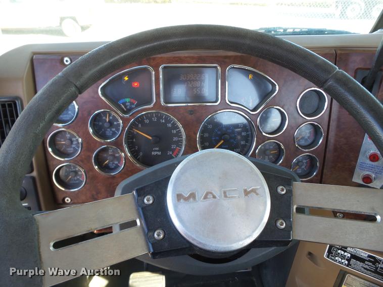 image for item BJ9312 2007 Mack CTP713 semi truck