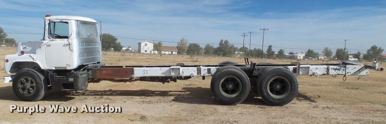 image for item BZ9220 1983 Mack DM492S truck cab and chassis