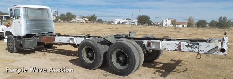 image for item BZ9220 1983 Mack DM492S truck cab and chassis