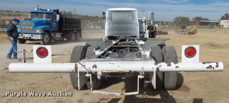 image for item BZ9220 1983 Mack DM492S truck cab and chassis