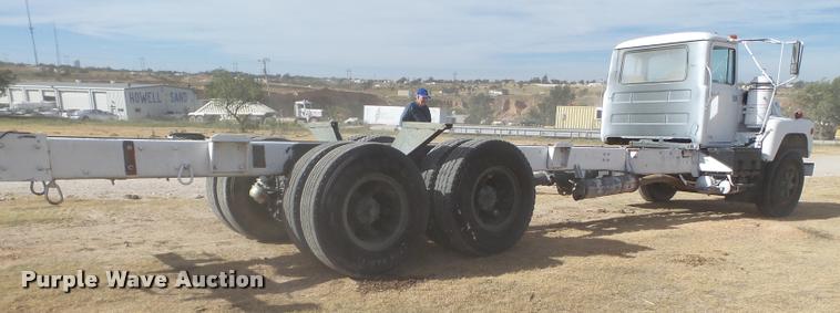 image for item BZ9220 1983 Mack DM492S truck cab and chassis