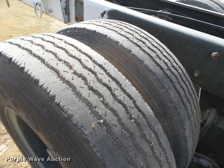 image for item BZ9220 1983 Mack DM492S truck cab and chassis