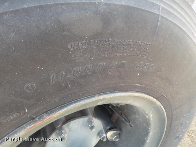 image for item BZ9220 1983 Mack DM492S truck cab and chassis