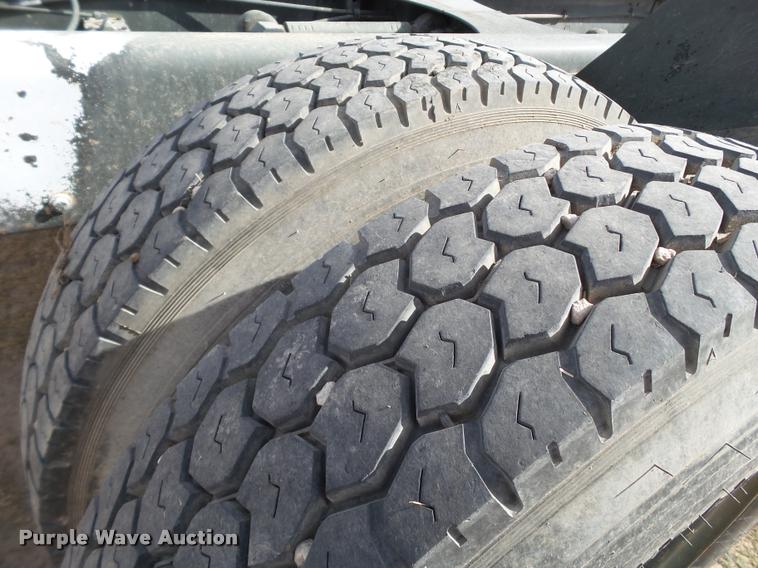 image for item BZ9220 1983 Mack DM492S truck cab and chassis