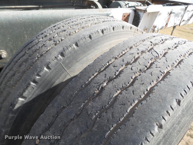 image for item BZ9220 1983 Mack DM492S truck cab and chassis