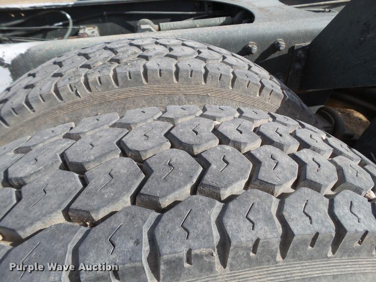 image for item BZ9220 1983 Mack DM492S truck cab and chassis