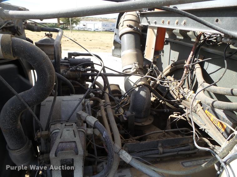 image for item BZ9220 1983 Mack DM492S truck cab and chassis