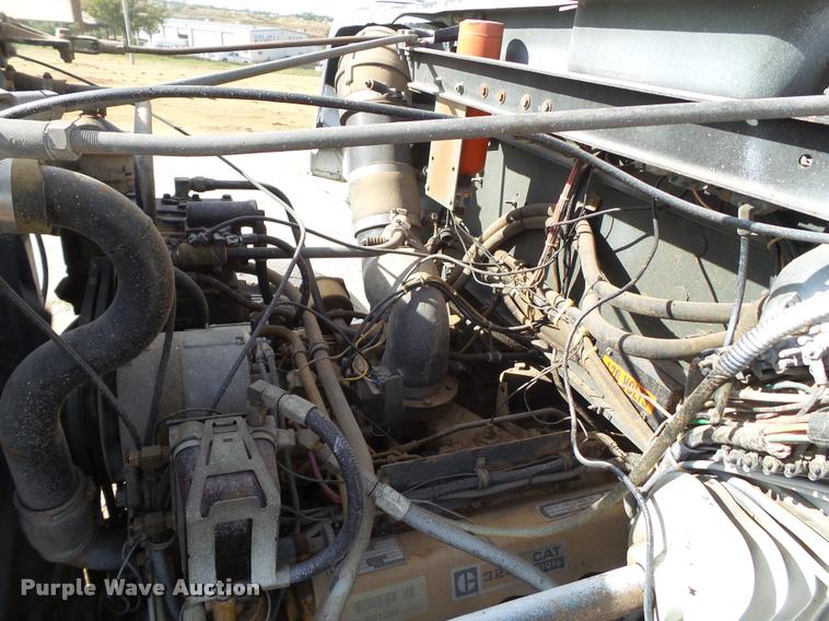 image for item BZ9220 1983 Mack DM492S truck cab and chassis