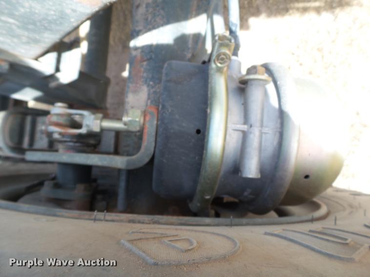 image for item BZ9220 1983 Mack DM492S truck cab and chassis