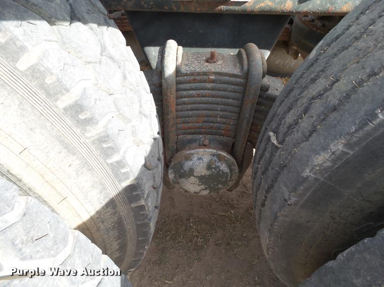 image for item BZ9220 1983 Mack DM492S truck cab and chassis