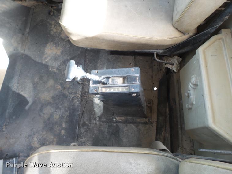 image for item BZ9220 1983 Mack DM492S truck cab and chassis