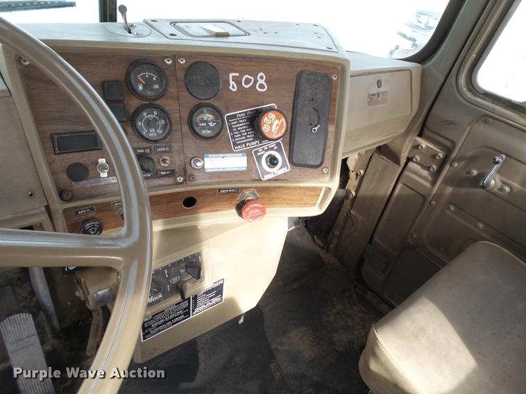 image for item BZ9220 1983 Mack DM492S truck cab and chassis