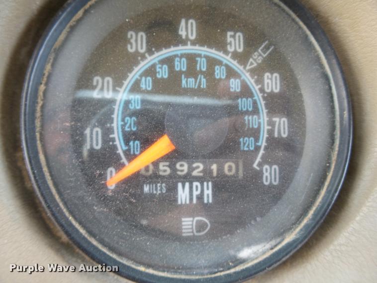 image for item BZ9220 1983 Mack DM492S truck cab and chassis