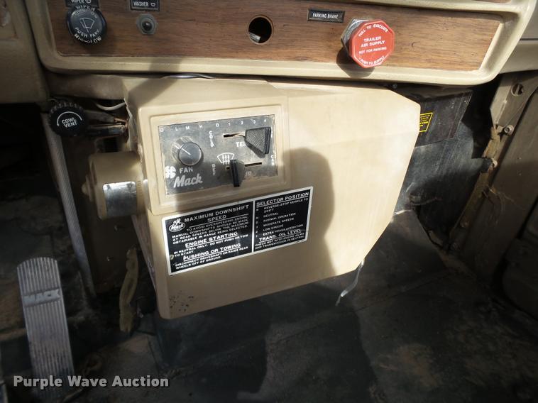 image for item BZ9220 1983 Mack DM492S truck cab and chassis