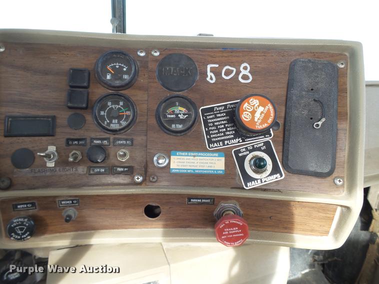 image for item BZ9220 1983 Mack DM492S truck cab and chassis