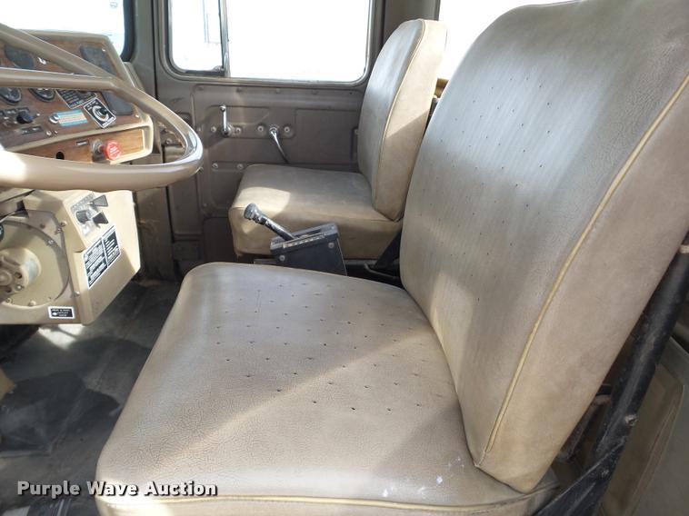 image for item BZ9220 1983 Mack DM492S truck cab and chassis