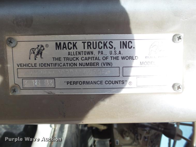 image for item BZ9220 1983 Mack DM492S truck cab and chassis