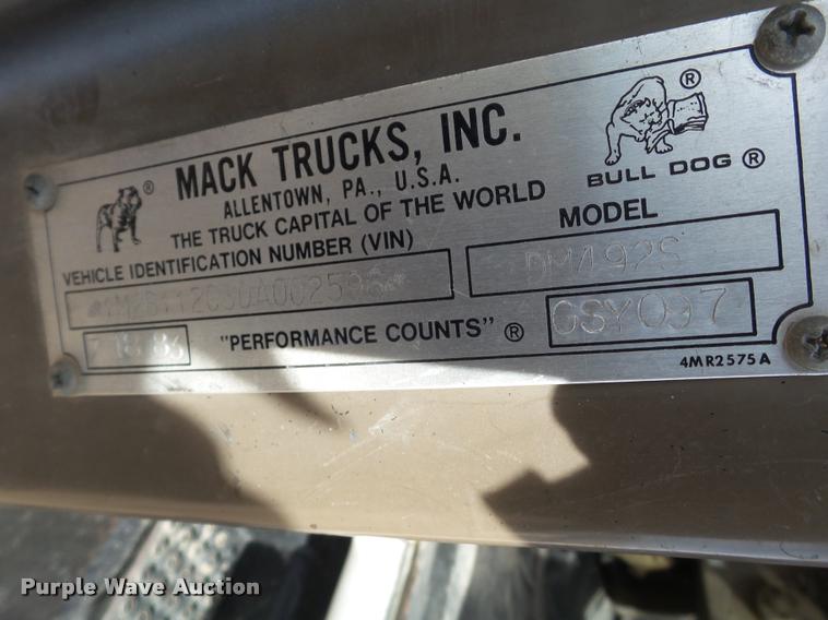 image for item BZ9220 1983 Mack DM492S truck cab and chassis