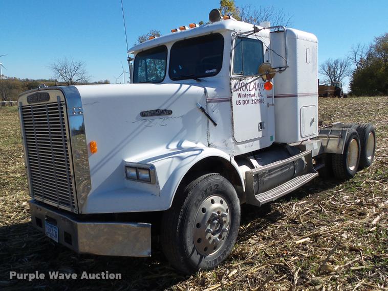 image for item BZ9906 1986 Freightliner semi truck