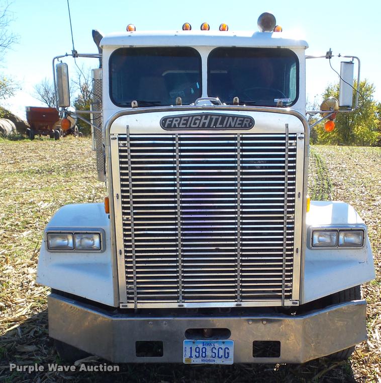 image for item BZ9906 1986 Freightliner semi truck