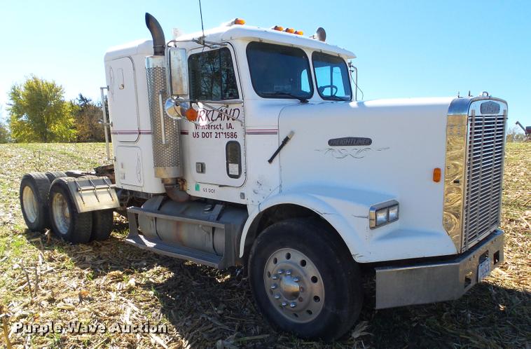 image for item BZ9906 1986 Freightliner semi truck