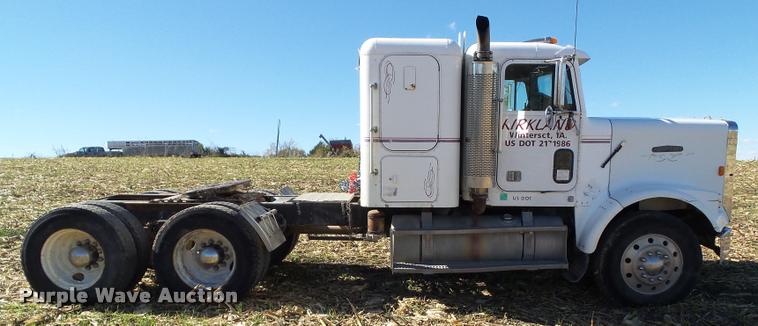 image for item BZ9906 1986 Freightliner semi truck