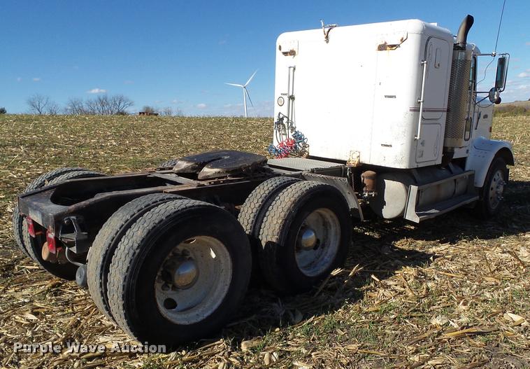 image for item BZ9906 1986 Freightliner semi truck