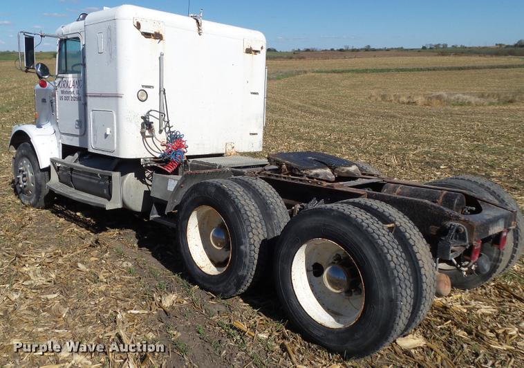 image for item BZ9906 1986 Freightliner semi truck