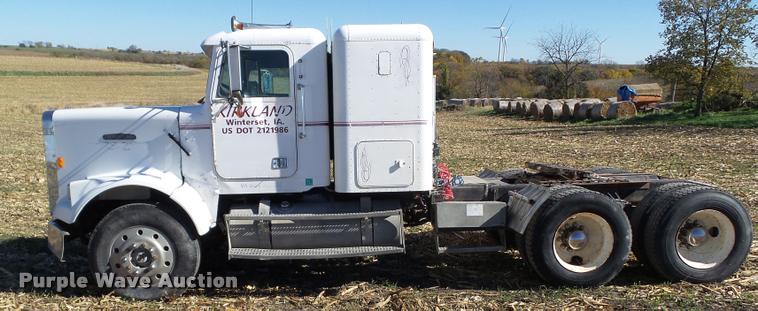 image for item BZ9906 1986 Freightliner semi truck