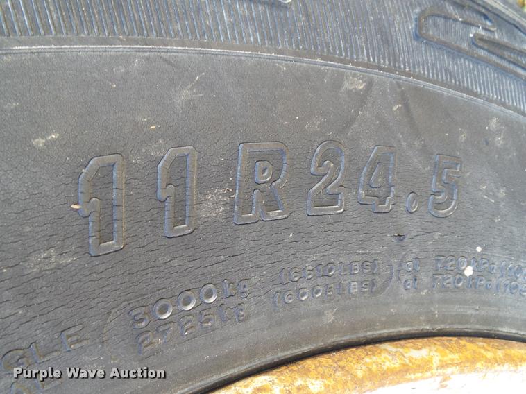 image for item BZ9906 1986 Freightliner semi truck