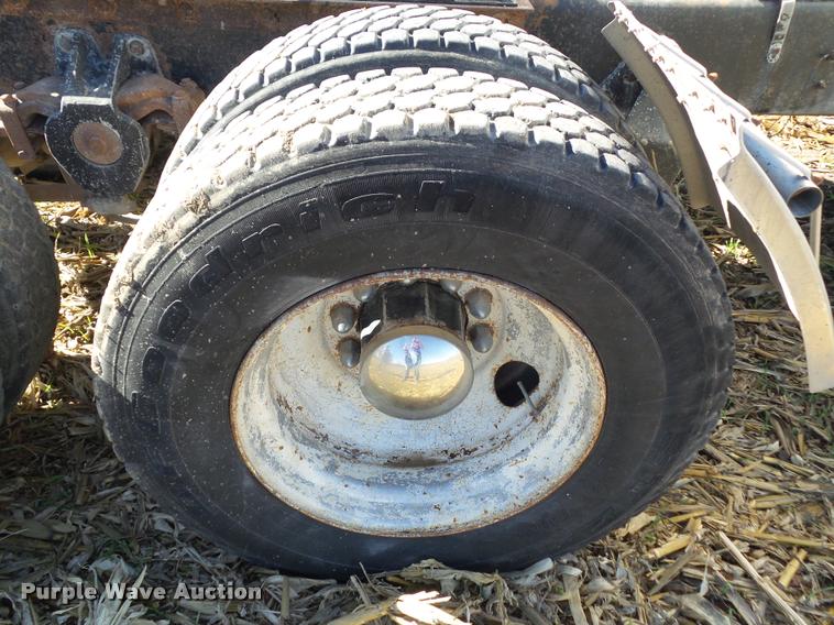 image for item BZ9906 1986 Freightliner semi truck