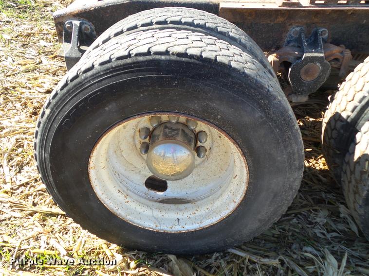 image for item BZ9906 1986 Freightliner semi truck