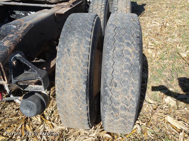 image for item BZ9906 1986 Freightliner semi truck