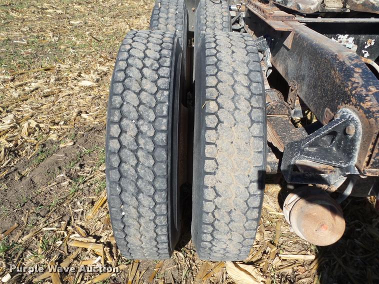 image for item BZ9906 1986 Freightliner semi truck