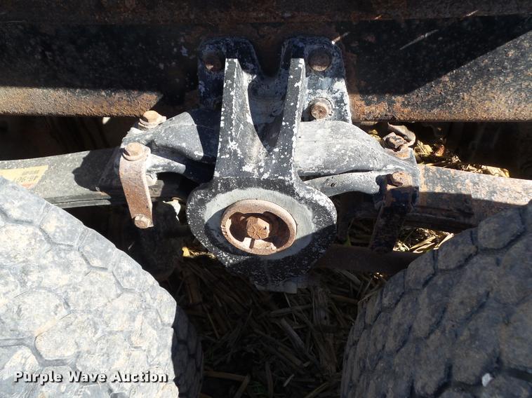 image for item BZ9906 1986 Freightliner semi truck