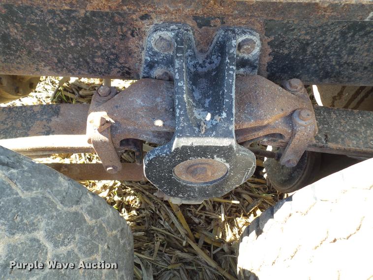 image for item BZ9906 1986 Freightliner semi truck