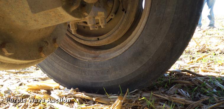 image for item BZ9906 1986 Freightliner semi truck