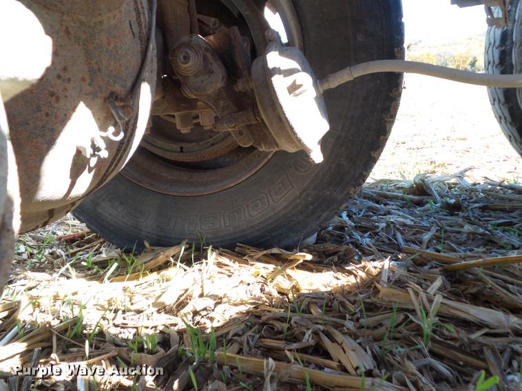 image for item BZ9906 1986 Freightliner semi truck