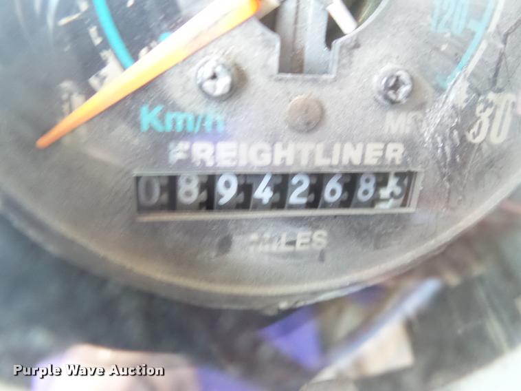 image for item BZ9906 1986 Freightliner semi truck