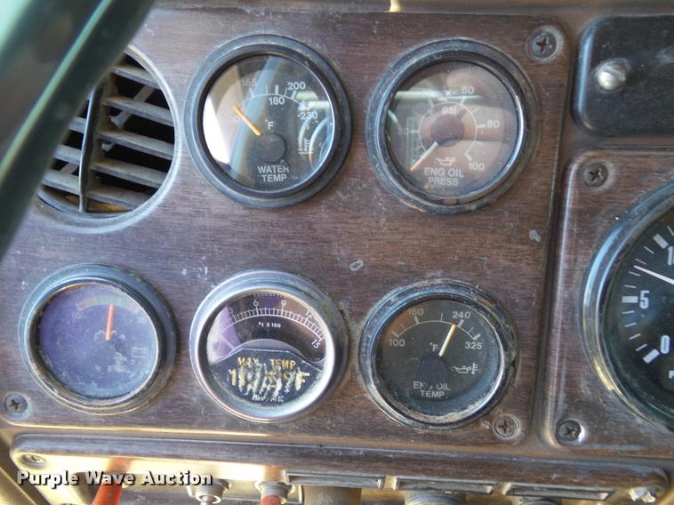 image for item BZ9906 1986 Freightliner semi truck